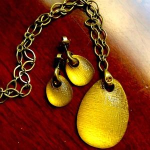 Beautiful necklace and earrings set